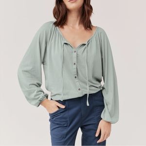 Women's Blue Mist The Portside Poet Sleeve TopSize: X-Large